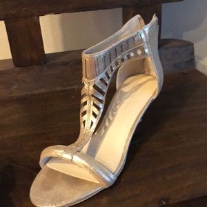 Kenneth Cole gold pumps